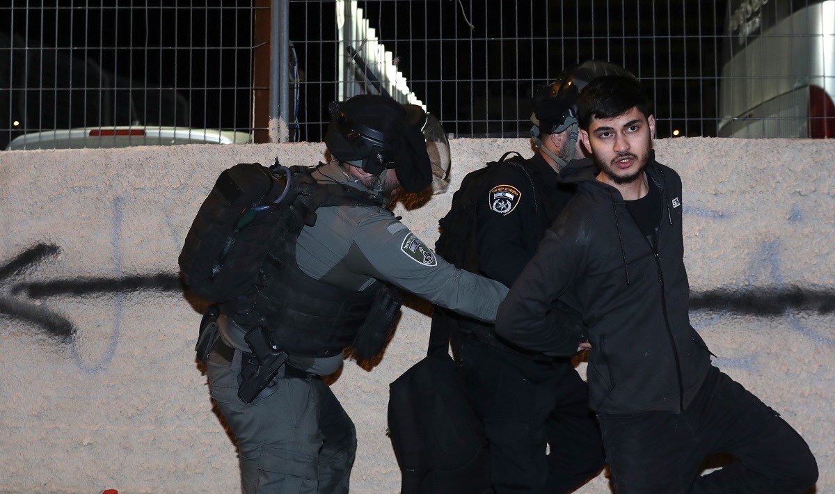 Veliki sukob Izraelaca i Palestinaca ispred džamije u Jeruzalemu, jako puno ranjenih