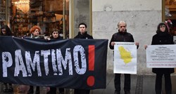Žene u crnom u centru Beograda razvile transparent "Pamtimo"