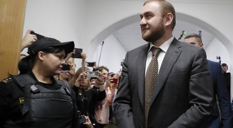 Ruski senator organizirao dva ubojstva po nalogu oca, tužitelj traži doživotnu kaznu