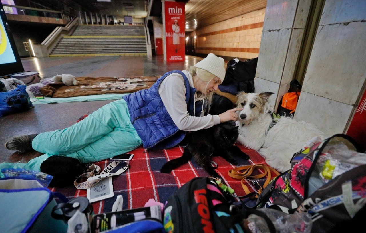 Metro je ljudima u Kijevu zadnje utočište od ruskog bombardiranja