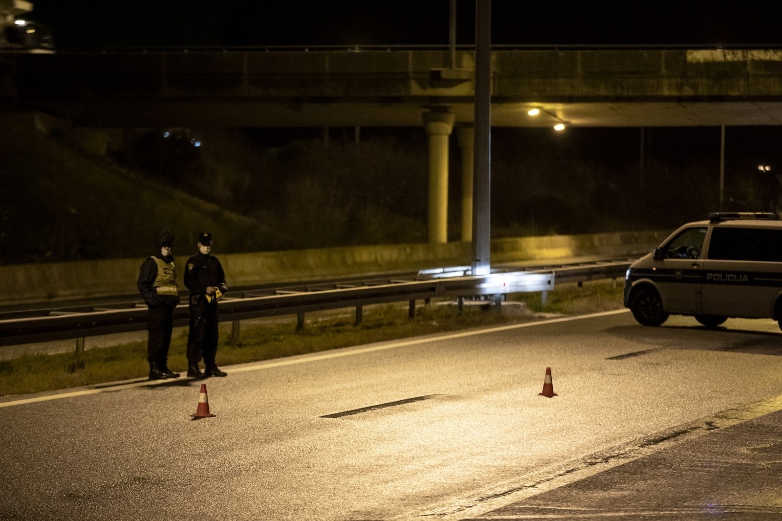 Auto s pet mladića kod Solina se zabio u stup i zapalio, trojica teško ozlijeđena