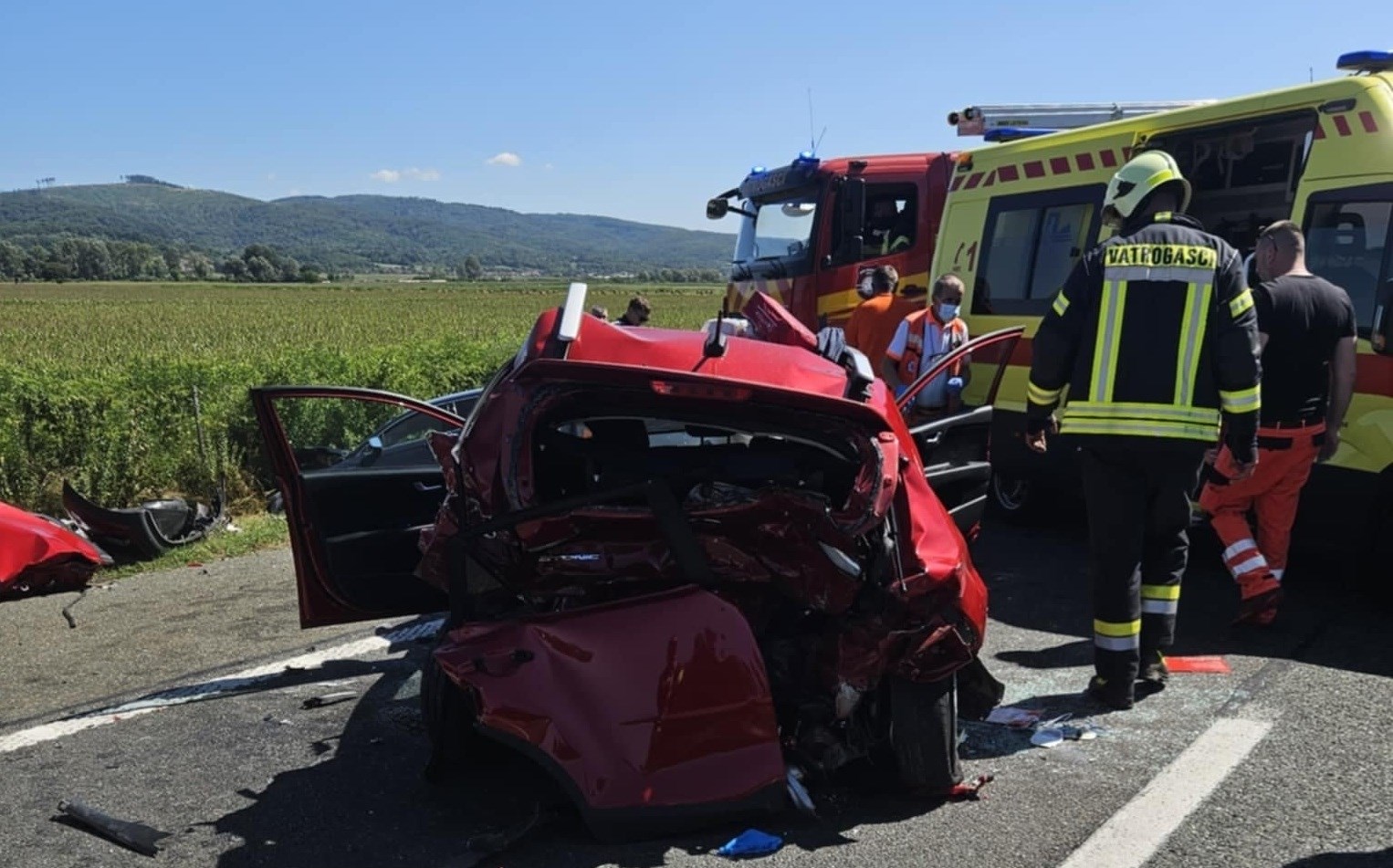 Detalji nesreće na A3. Mladić se zabio u auto u koloni, u tom autu poginule 2 osobe