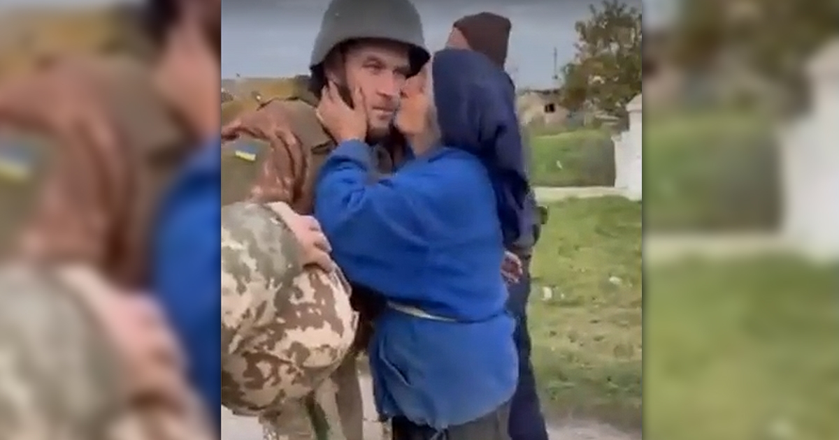 Ukrajinci oslobodili grad, dočekali ih oduševljeni stanovnici. Pogledajte snimke