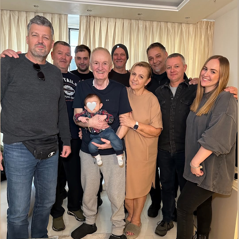 Mate Bulić u Frankfurtu pozirao s bendom i unukom Tinom: "Prilika da se upoznaju"