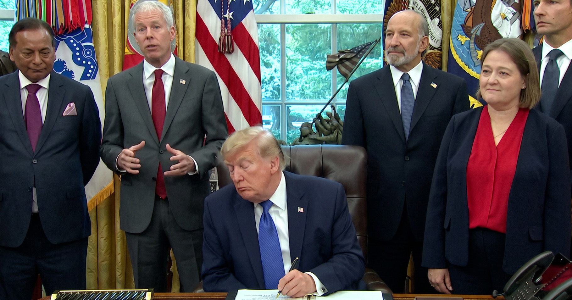 Trump zaspao na konferenciji za novinare u Bijeloj kući, komentari su sve