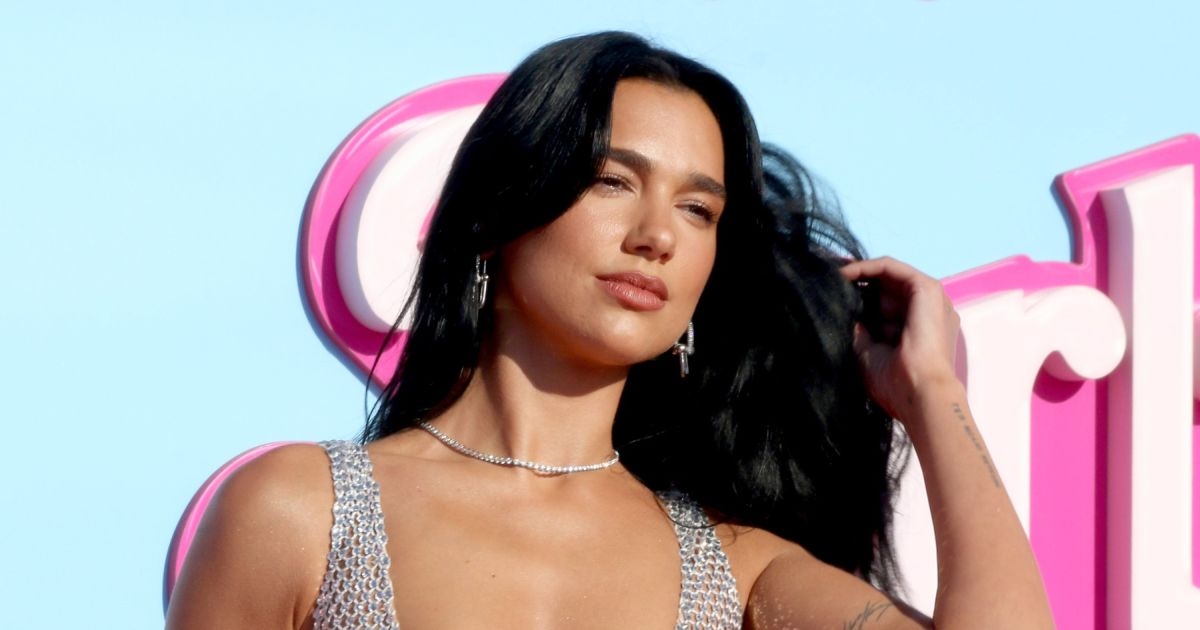 Dua Lipa privukla pažnju prozirnom haljinom na ružičastom tepihu na premijeri Barbie