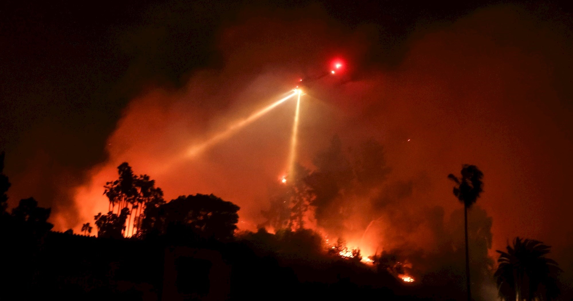 Monstruozni požari sravnili cijele kvartove LA-a. Sad se očekuju jaki vjetrovi