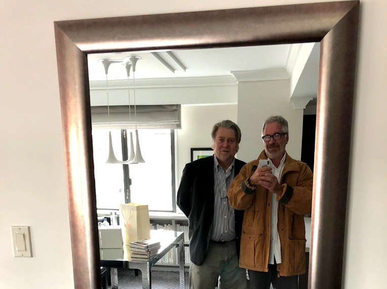 Stvorio je Trumpa i MAGA-u, rušio EU i papu. Epsteinove poruke ga do kraja razotkrile