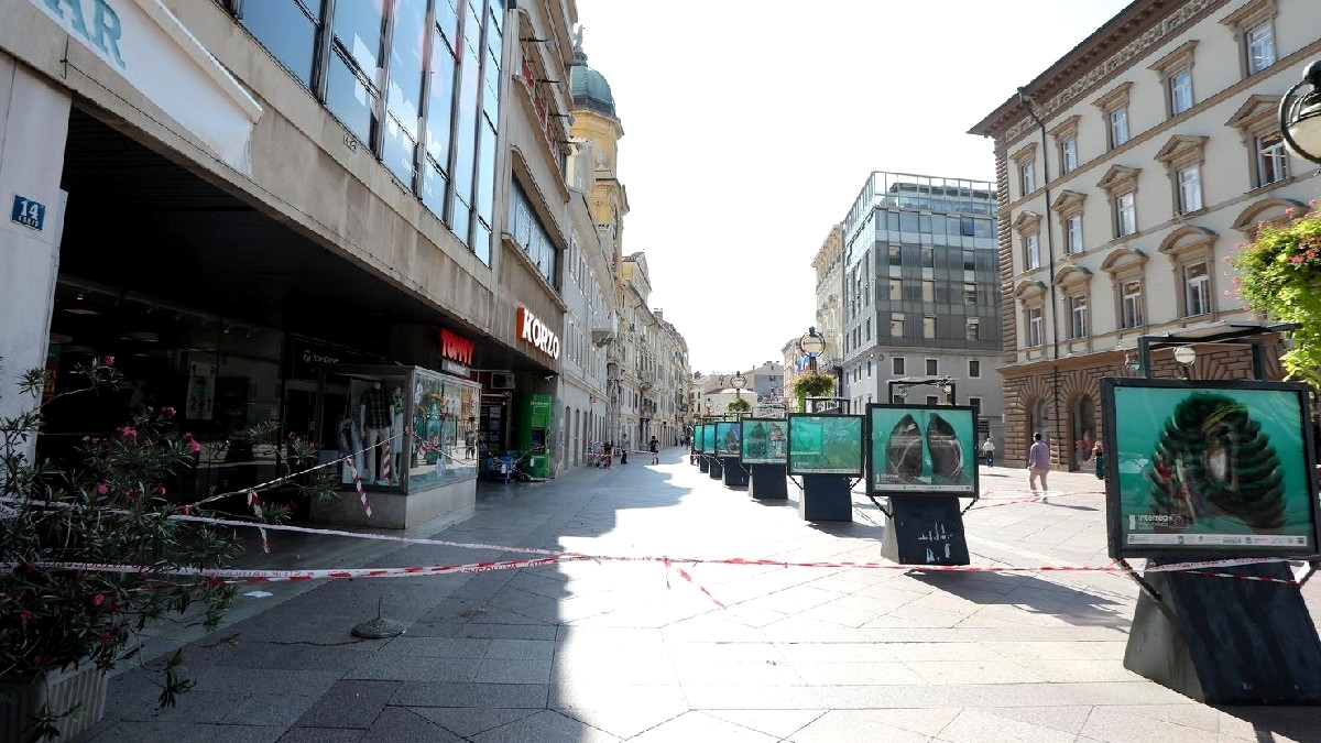 Muškarac u centru Rijeke pao sa zgrade i poginuo