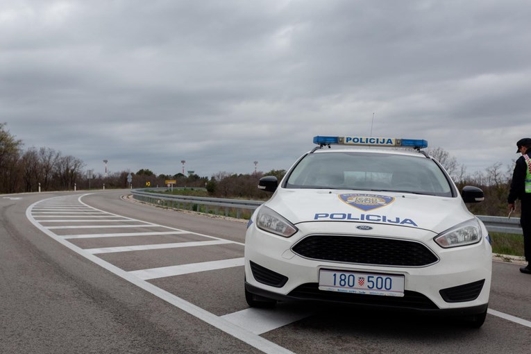 Umrla žena iz nesreće kod Zadra. Ostavila auto na cesti, izašla i stradala