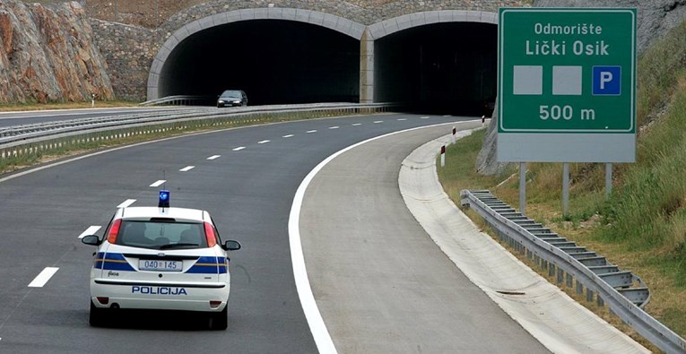 Čovjek u Lici autocestom jurio 232 km/h, to je 100 km/h iznad ograničenja