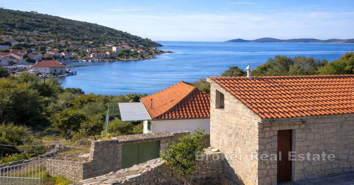 Prodaje se kuća na Drveniku Velom s otvorenim pogledom na more. Cijena? 199.000 eura