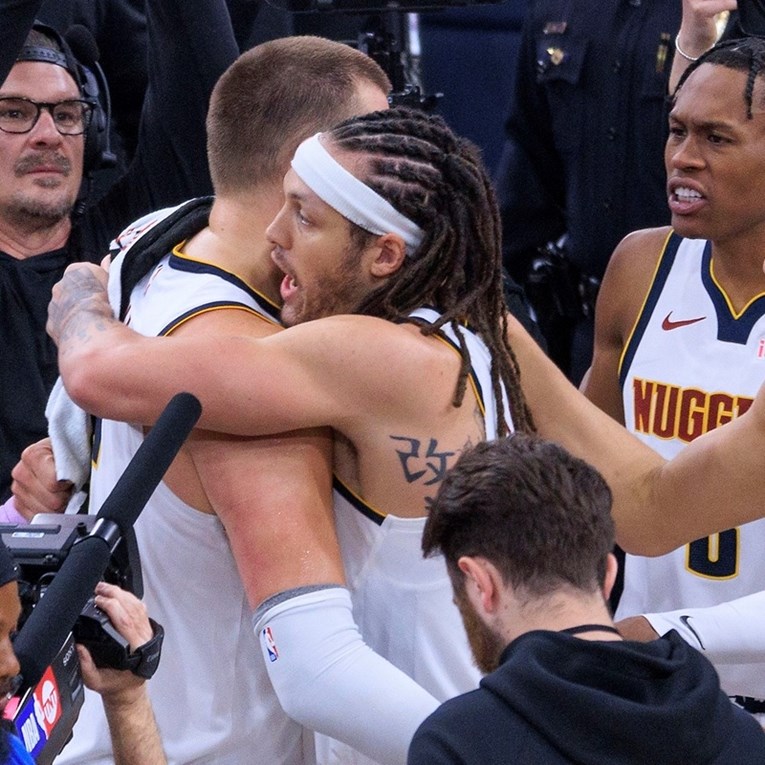 Čudesna utakmica Jokića u dvoboju dvojice kandidata za MVP titulu. Denver vodi 1:0