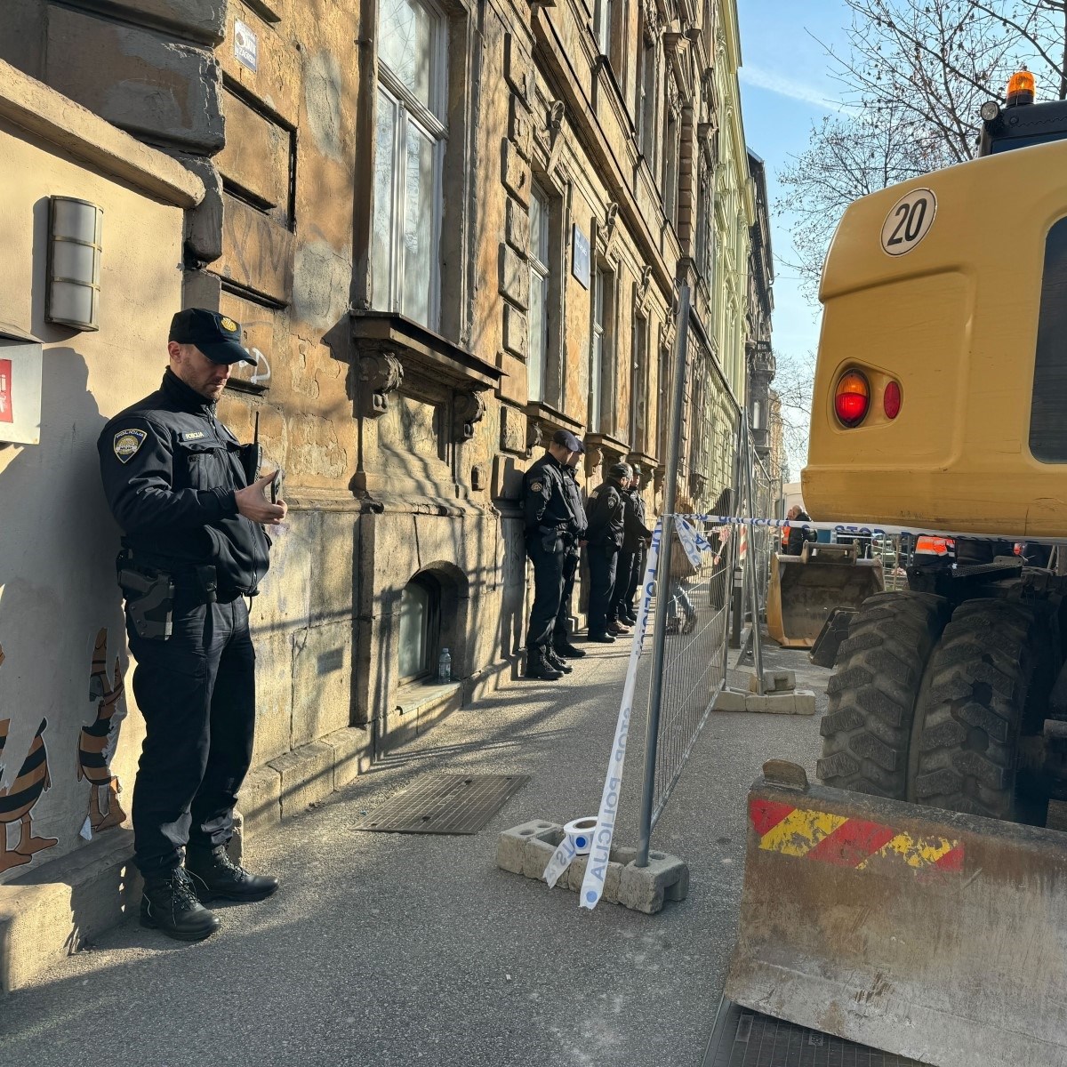 Stanari se bune zbog podzemnog spremnika u centru Zagreba, policija čuva gradilište