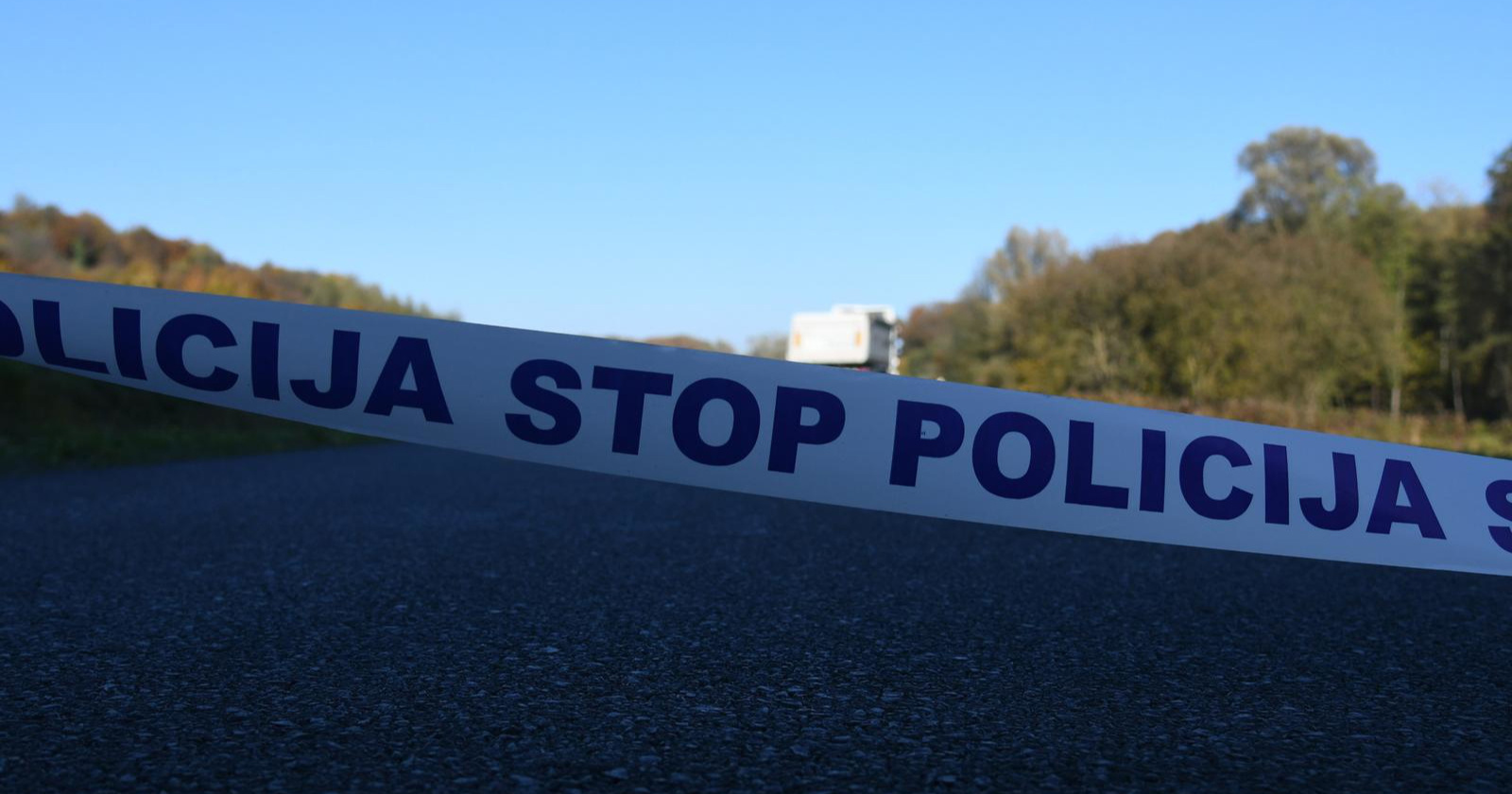 Bjelovarom na motoru bježao policiji. Oštetio dva auta, jednog policajca ozlijedio