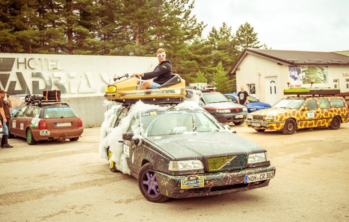 Carbage run: Pogledajte kakve su olupine na četiri kotača prošle Hrvatskom