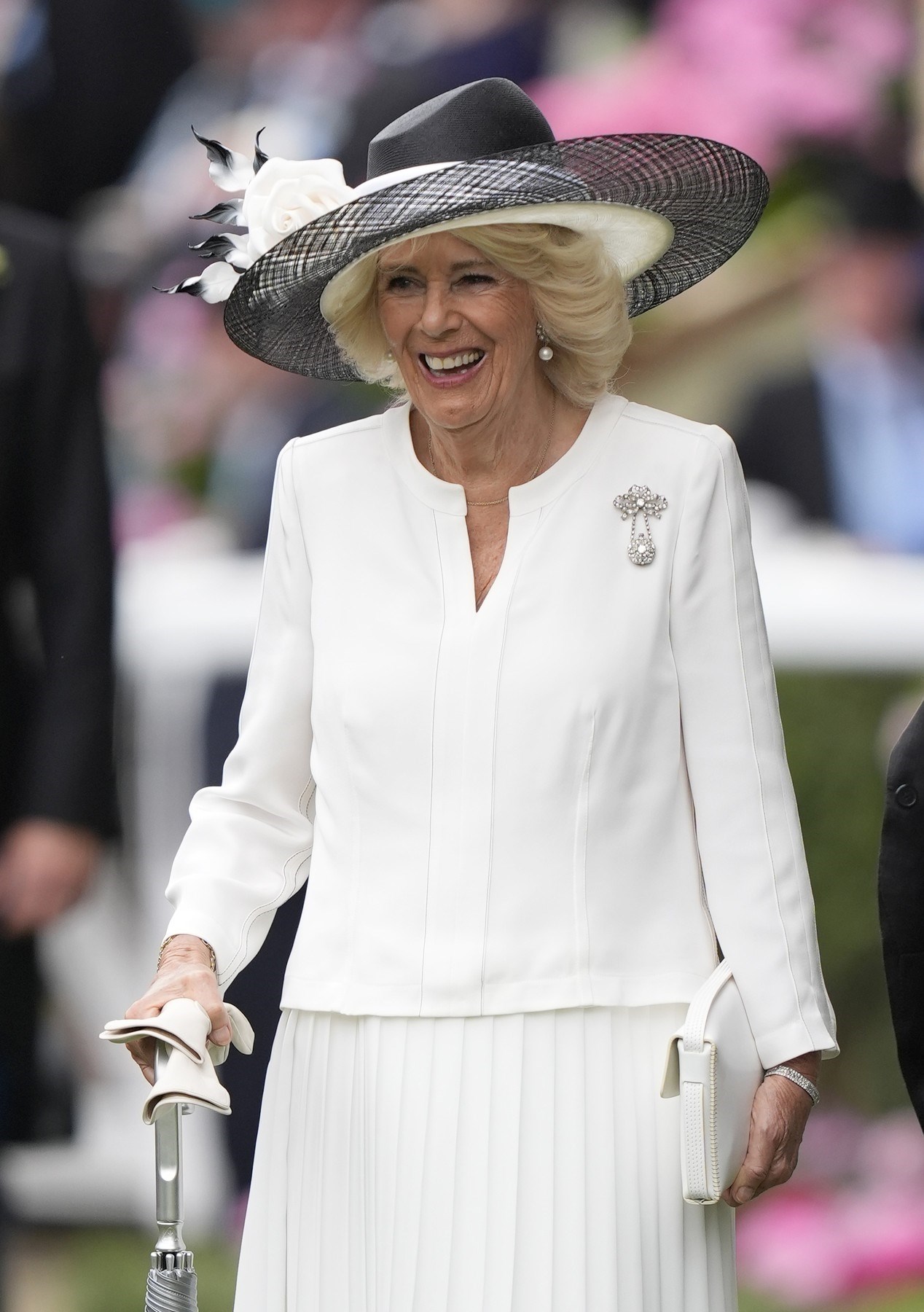 Kraljica Camilla nosila torbicu koju je obožavala princeza Diana i iznenadila mnoge