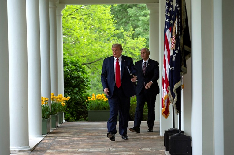 Reakcije na Trumpovu naglu odluku: "Pandemija nije vrijeme za raditi takve stvari"