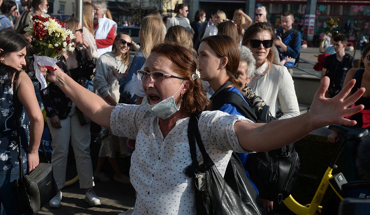 Novi masovni prosvjedi protiv Lukašenka. Policija bacala suzavac i šok bombe