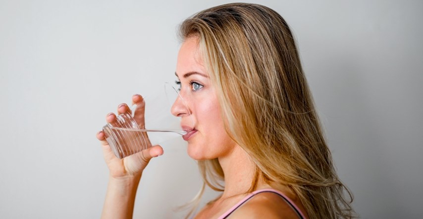 Dermatologinje otkrile može li pijenje vode učiniti kožu blistavom