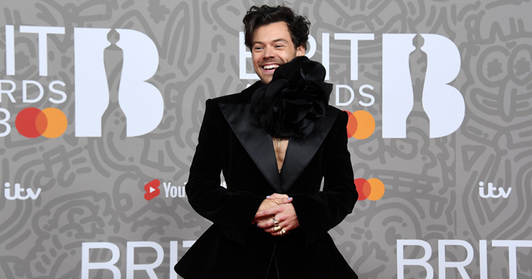 Harry Styles prodaje privjeske za 325 eura. Fanovi ljuti: Volim te, ali sam siromašna