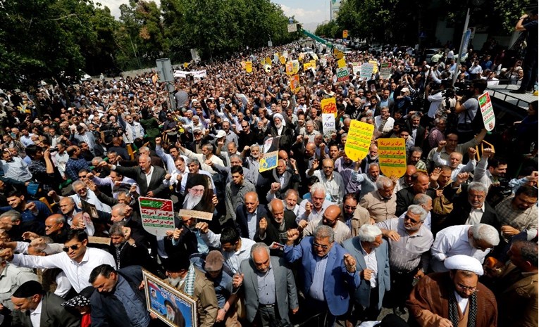 Iranci izašli na ulice kako bi obilježili 41 godinu od Islamske revolucije