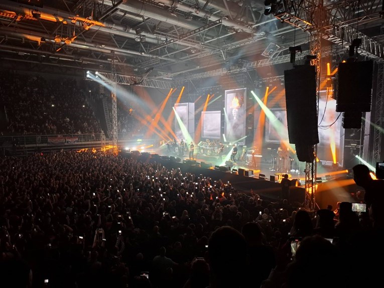 Thompson u Osijeku poveo Bojnu Čavoglave uz "Za dom". Dvorana odgovorila: "Spremni"