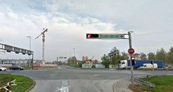 BMW-om u Zagrebu prošao kroz crveno i udario u kombi. Auto se zapalio, vozač umro
