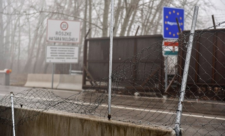 Veća skupina migranata blokirana na srpsko-mađarskoj granici
