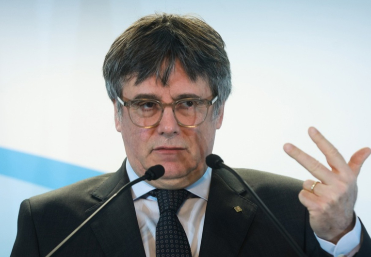 Nakon 9 godina vraća se u Španjolsku. Katalonski separatist dolazi u drukčiju zemlju