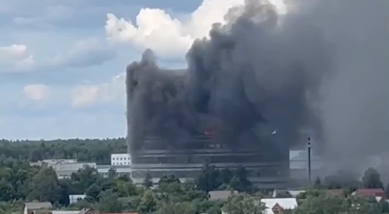 VIDEO Gori zgrada kod Moskve, osam mrtvih. Ljudi u panici skakali kroz prozore