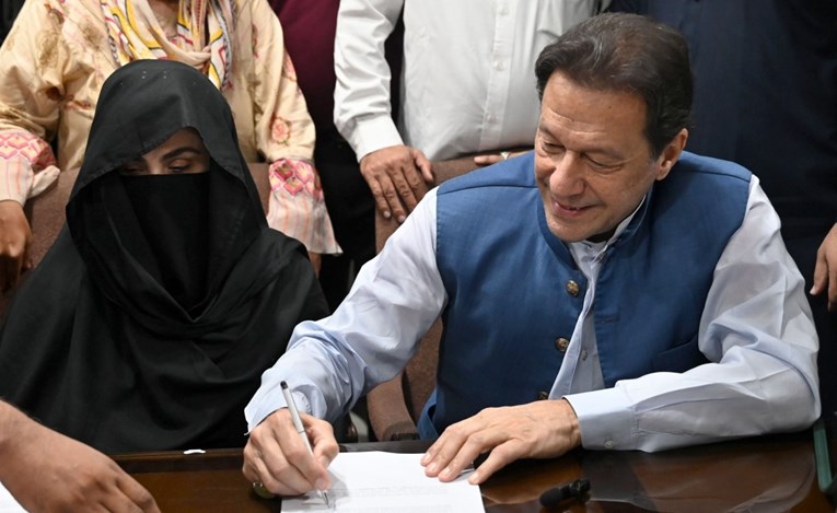 Bivši premijer Pakistana i žena osuđeni na 7 godina zatvora zbog "nezakonitog braka"