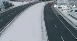 Olujni vjetar, snijeg i magla stvaraju probleme u prometu