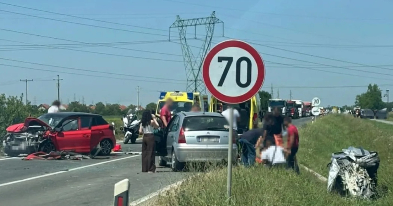FOTO Trostruki sudar kod Osijeka, petero teško ozlijeđeno. Dvoje se bori za život