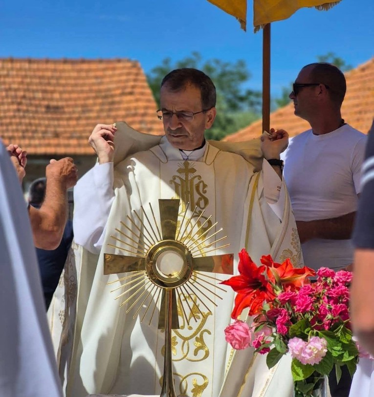 Zadarski svećenik silovanoj curi rekao da šuti i da se pročisti. Pogledajte "kaznu"