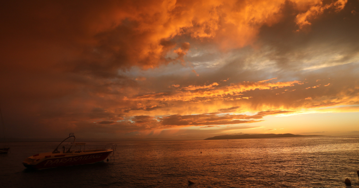 Fotka dana: Spektakularan zalazak sunca iznad Bračkog kanala