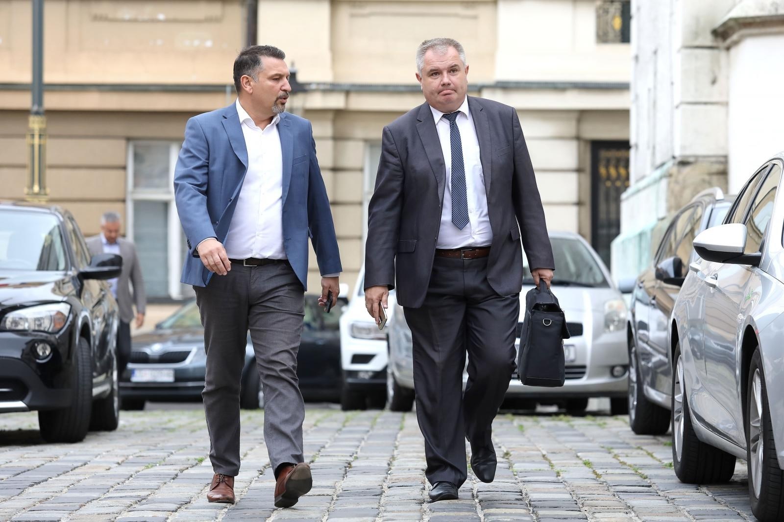 Bandića u saboru napustio jedan žetončić