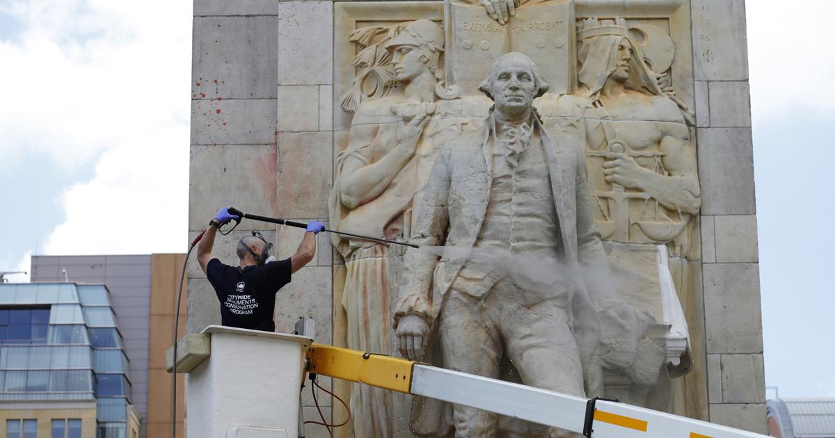 Trump traži da muzej američke povijesti postavi goleme kipove Georgea Washingtona