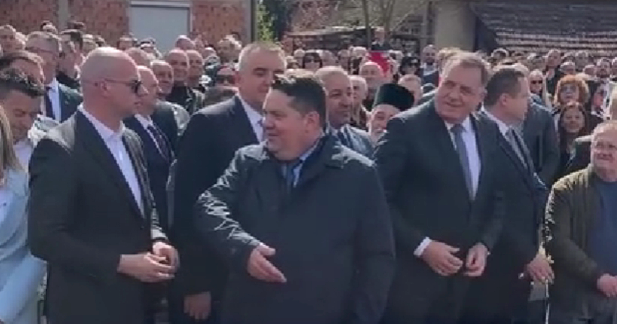 VIDEO Stanivuković odbio stati pored Dodika