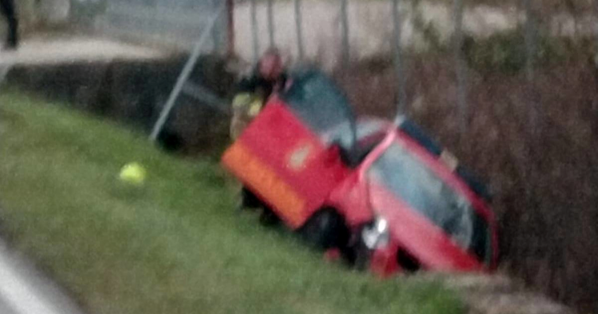 Požar kod Sesveta, vatrogasni auto završio u jarku