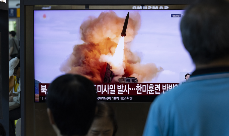 Sjeverna Koreja ispalila balistički projektil. Preletio oko 700 kilometara