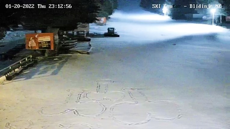 Netko je na skijaškoj stazi na Blidinju nacrtao tri penisa