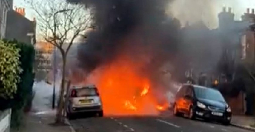 VIDEO U Londonu se zapalio školski autobus pun djece