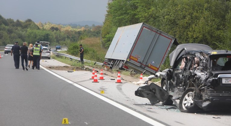 Na A1 poginuo muškarac. Dok je bio na zaustavnoj traci, na njega naletio kamion