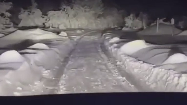 VIDEO Teslom se probijali kroz snijeg po noći prema jugu: "To u životu nisam doživio"