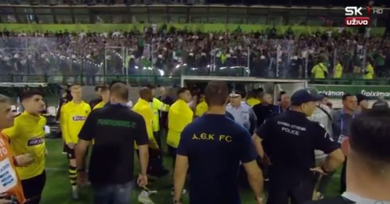 VIDEO Navijači Panathinaikosa uoči AEK-a dali podršku BBB-ima. Nastao je kaos