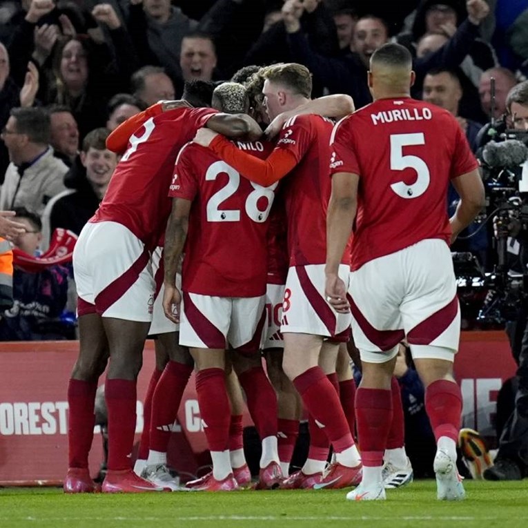 Manchester United izgubio od hit-kluba, Arsenal pobijedio Fulham