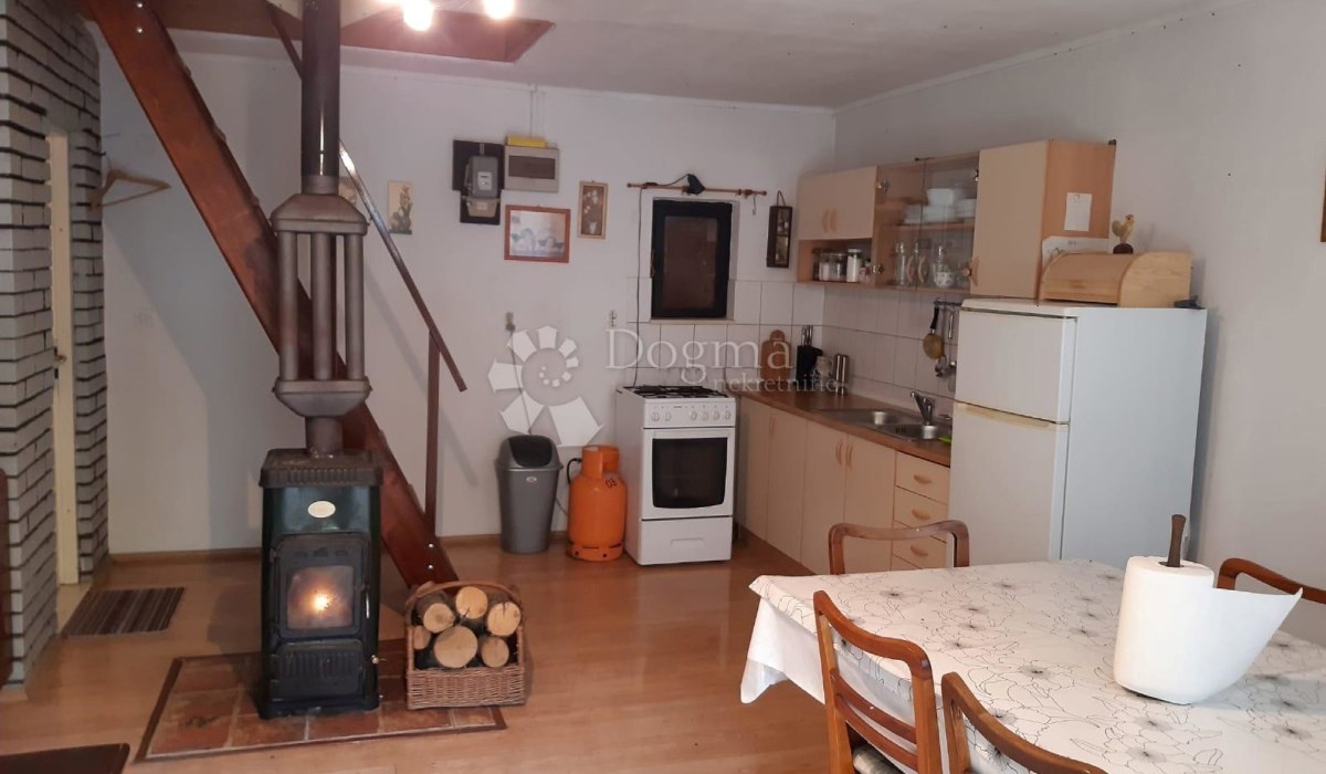 Top oglasi za nekretnine: Šarmantna kuća za odmor u prirodi