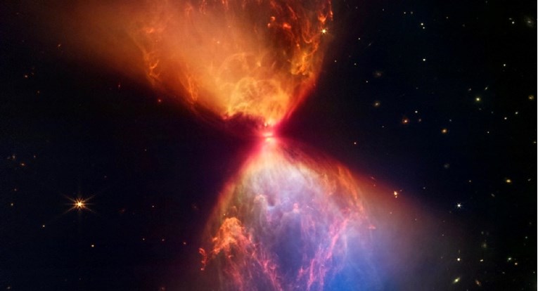 Svemirski teleskop James Webb otkrio veličanstvene snimke prašine oko mlade zvijezde