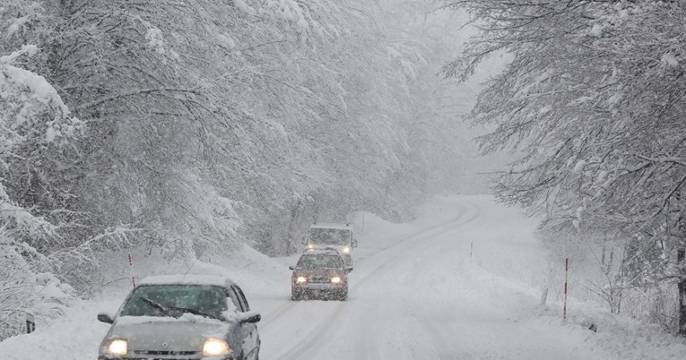 Zbog snijega u Sloveniji zatvorene brojne ceste